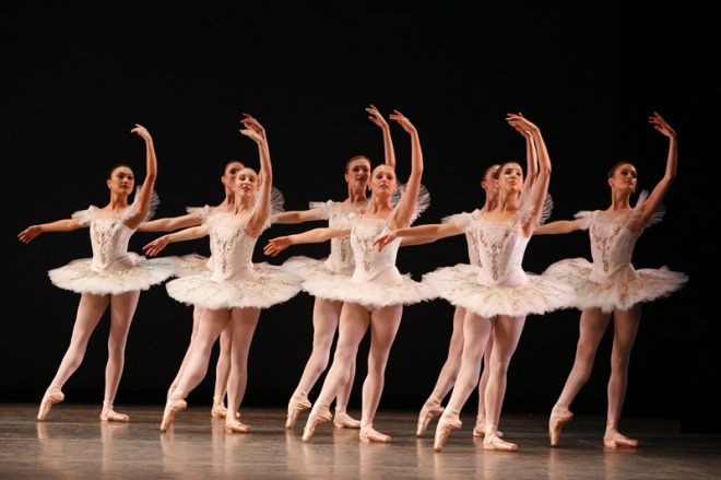 American Ballet Theatre. Symphonie Concertante. Photo by Marty Sohl.